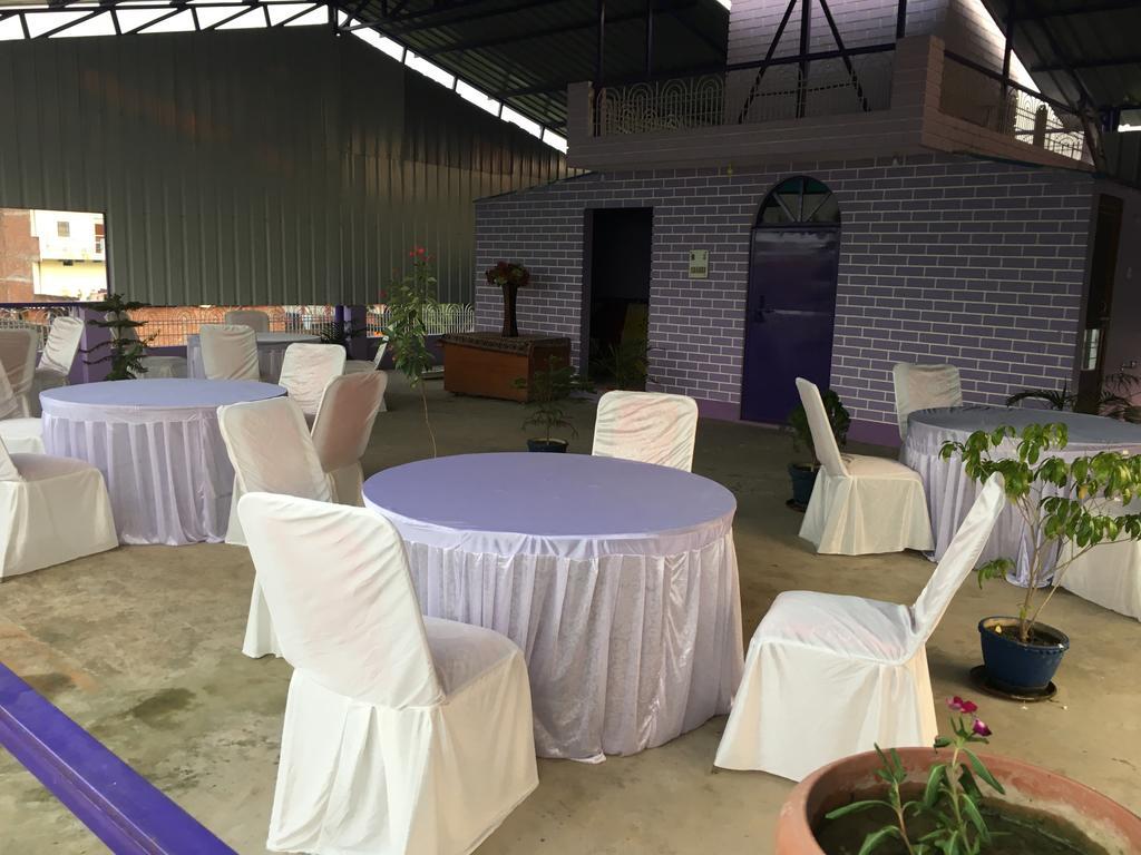 Hotel Srishti Shelter Varanasi Esterno foto